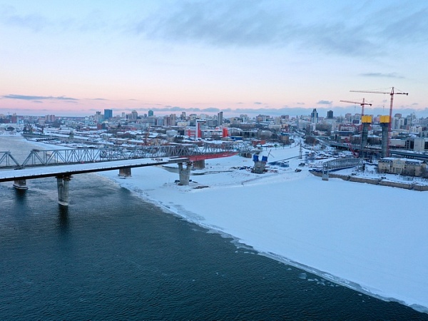 Завершено 13 из 16 стадий надвижки пролётного строения моста через Обь в Новосибирске 